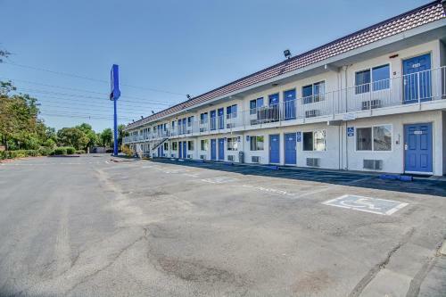 Motel 6 Stockton - Charter Way West