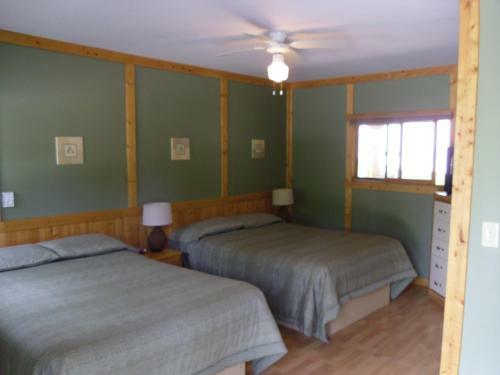 Peacock Villa Motel
