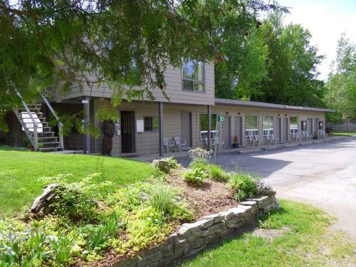 Peacock Villa Motel