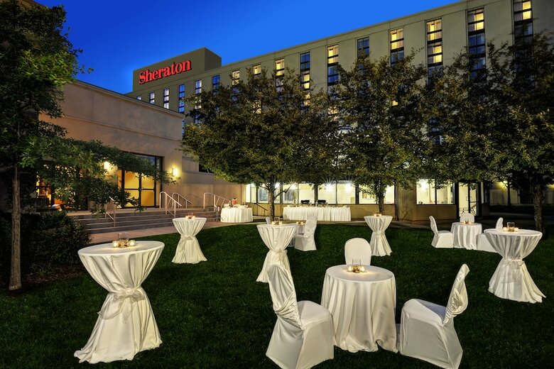 Sheraton Toronto Airport Hotel & Conference Centre