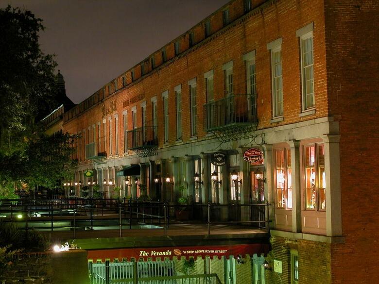 Hotel River Street Inn
