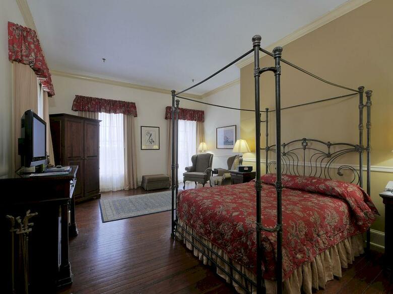 Hotel River Street Inn
