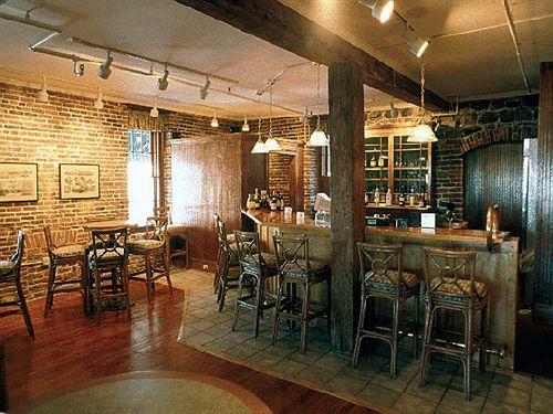 Hotel River Street Inn