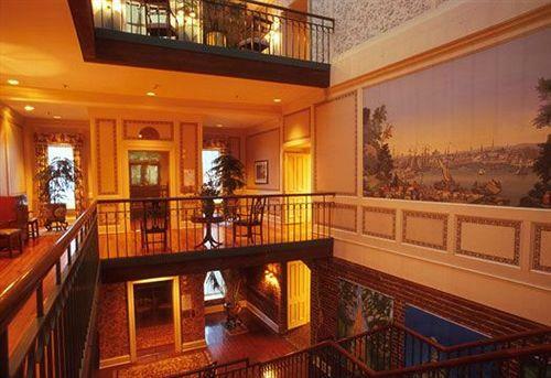 Hotel River Street Inn
