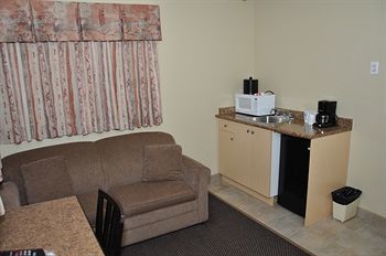 Motel Canadian Inn