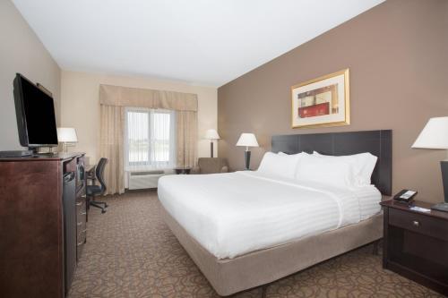 Holiday Inn Express Hotel & Suites Concordia