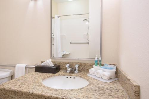 Holiday Inn Express Hotel & Suites Concordia