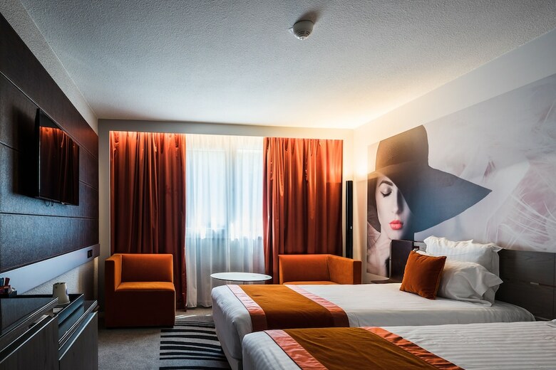 Novotel Orl�ans Charbonni�re Hotel