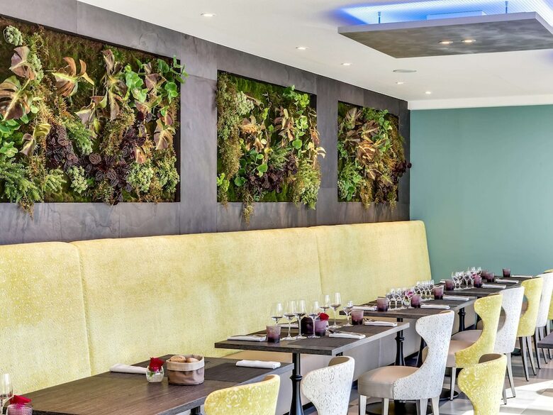 Novotel Orl�ans Charbonni�re Hotel