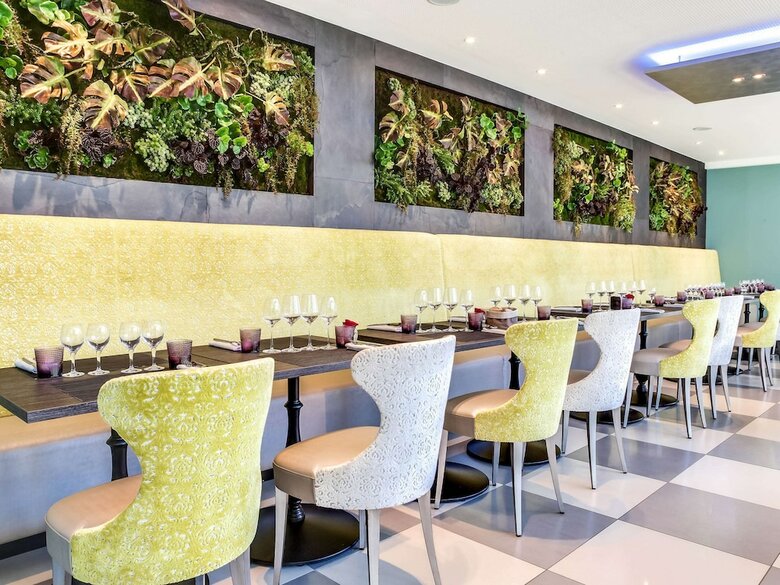 Novotel Orl�ans Charbonni�re Hotel
