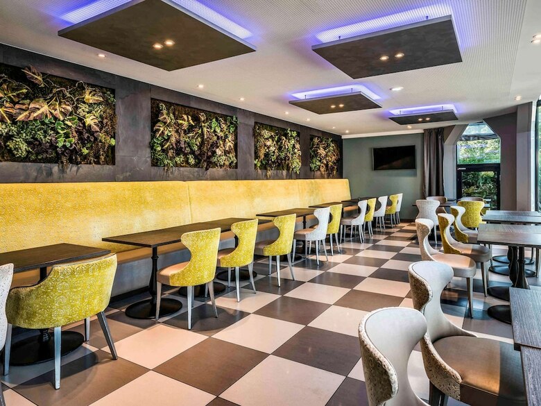 Novotel Orl�ans Charbonni�re Hotel