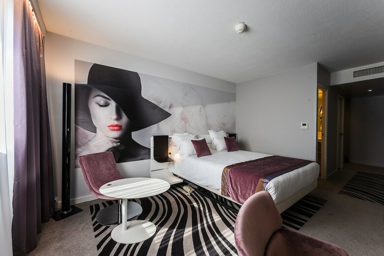 Novotel Orl�ans Charbonni�re Hotel