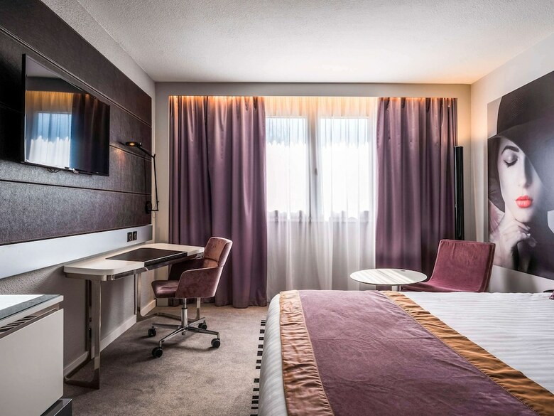 Novotel Orl�ans Charbonni�re Hotel