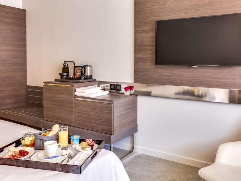 Novotel Orl�ans Charbonni�re Hotel