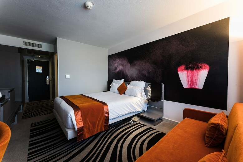 Novotel Orl�ans Charbonni�re Hotel