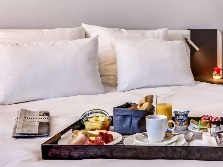 Novotel Orl�ans Charbonni�re Hotel