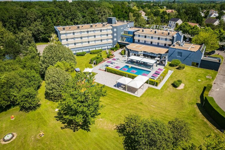 Novotel Orl�ans Charbonni�re Hotel