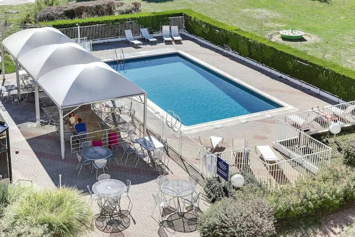 Novotel Orl�ans Charbonni�re Hotel