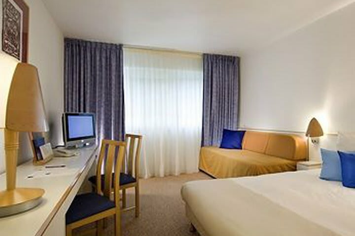 Novotel Orl�ans Charbonni�re Hotel