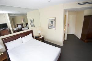 Hotel Metro Tower Mill