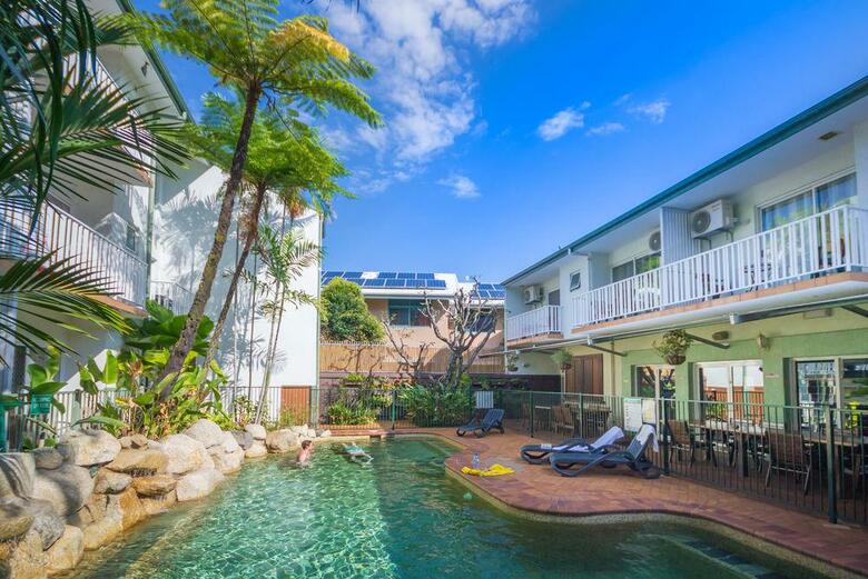 Hotel Coral Tree Inn