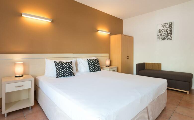 Hotel Coral Tree Inn