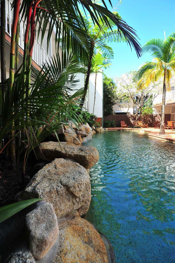 Hotel Coral Tree Inn