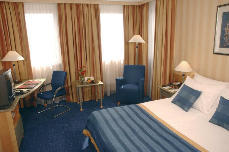 Hotel NH Danube City