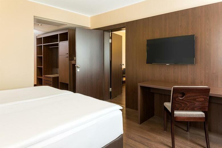 Hotel NH Danube City