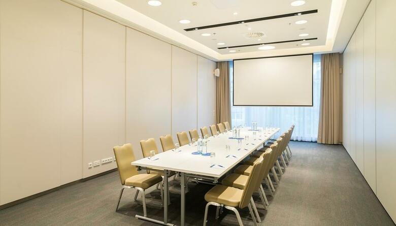 Hotel NH Danube City