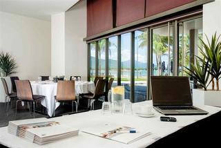 Hotel Cairns Harbour Lights