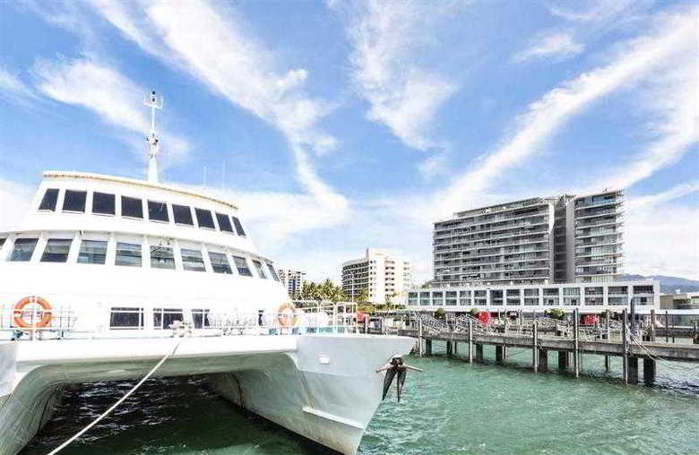 Hotel Cairns Harbour Lights