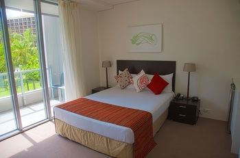 Hotel Cairns Harbour Lights