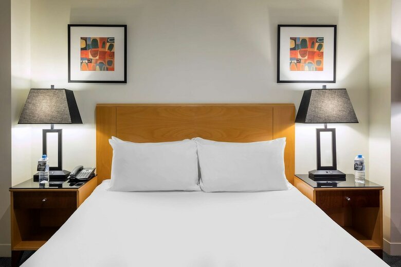 Hotel Radisson On Flagstaff Gardens