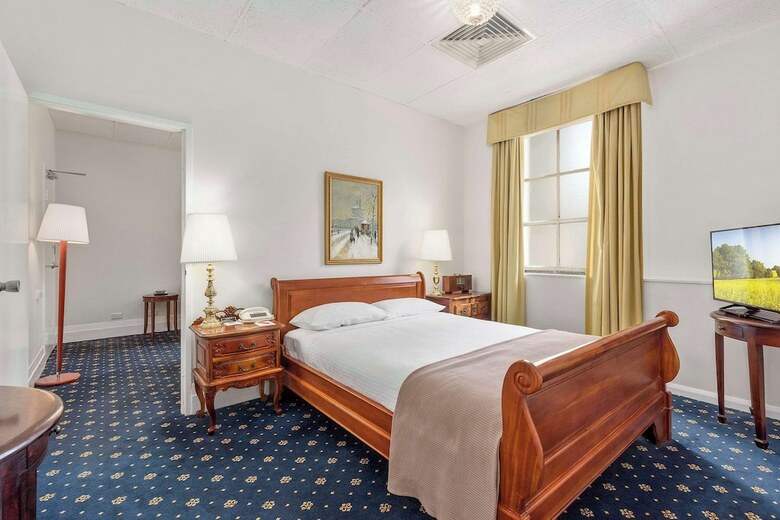 Castlereagh Boutique Hotel