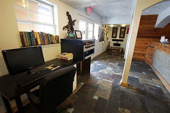 Hotel Carefree Inn