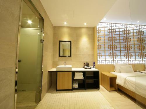 Hotel Almond Busan Station