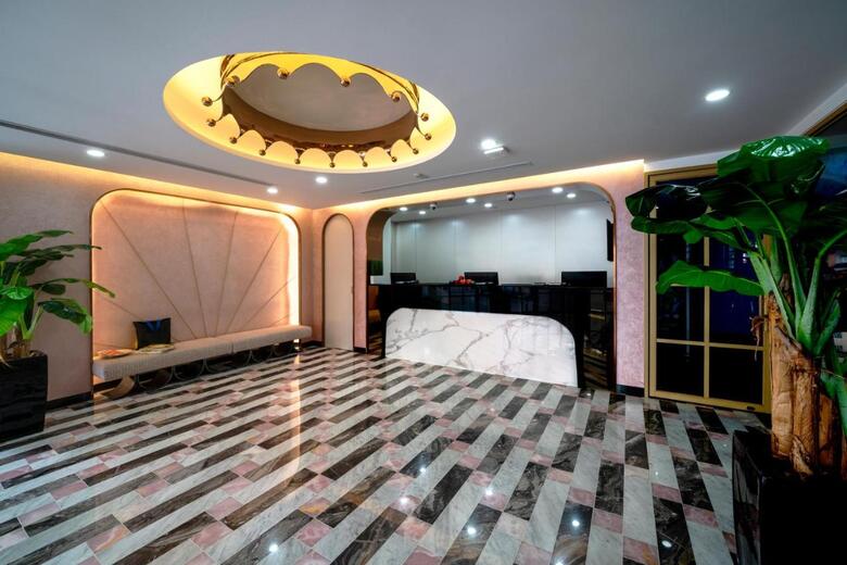 Hotel 81 Princess