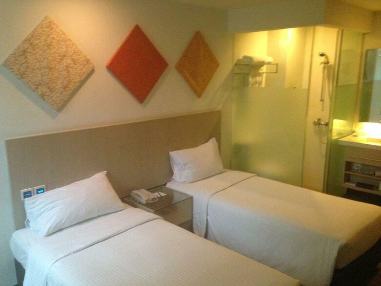 Aqueen Balestier Hotel