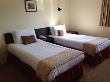 Highlander Hotel