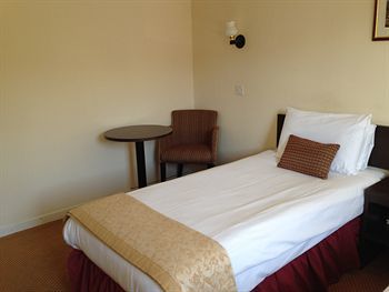 Highlander Hotel