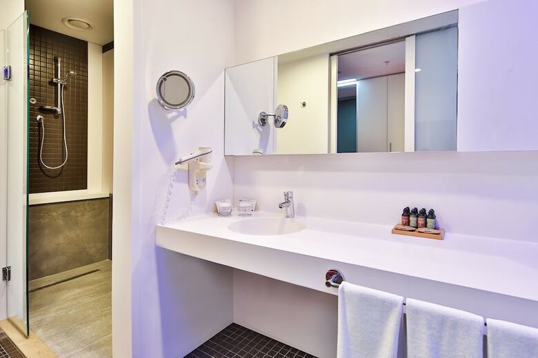 Hotel Nirvana Cosmopolitan