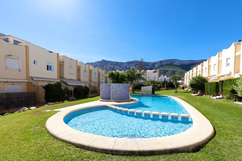 Casa Amarilla