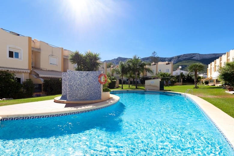 Casa Amarilla