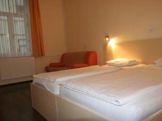 Emonec Hotel