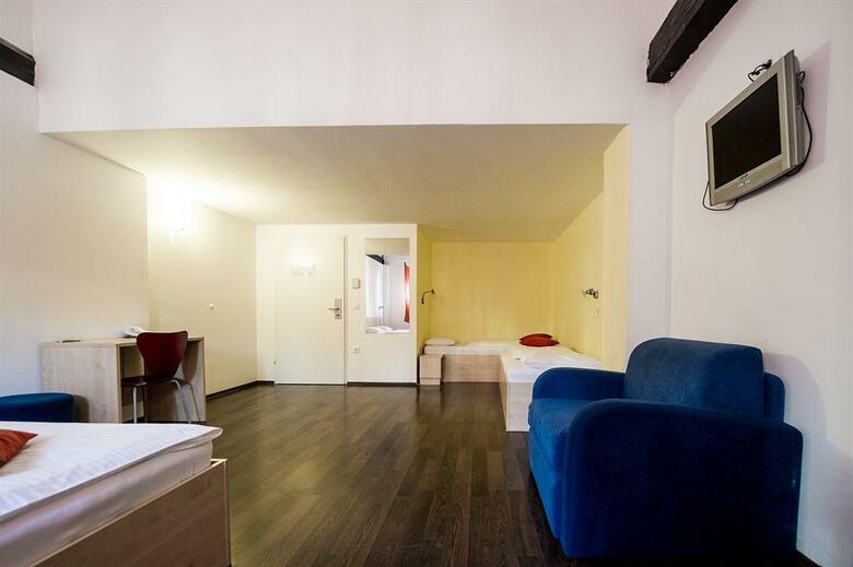Emonec Hotel