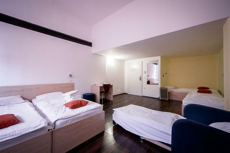 Emonec Hotel