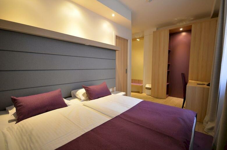Emonec Hotel