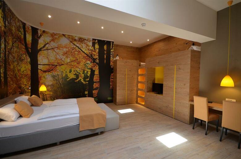 Emonec Hotel