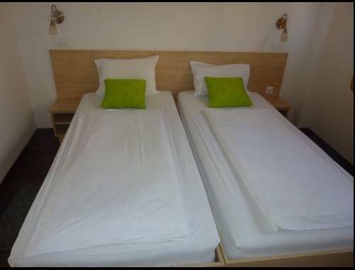 Emonec Hotel